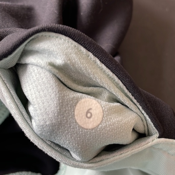Lululemon crop leggings 6 - Picture 8 of 9